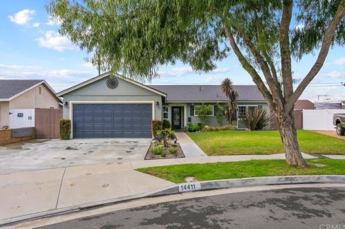 14411 Danes Cir, Huntington Beach, CA 92647-2223