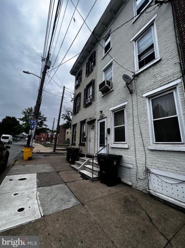402 Adams St, Wilmington DE  19801-2017 exterior