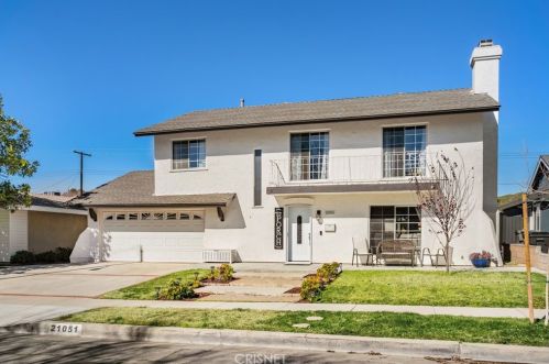 21051 Kingscrest Dr, Santa Clarita CA  91350-1990 exterior