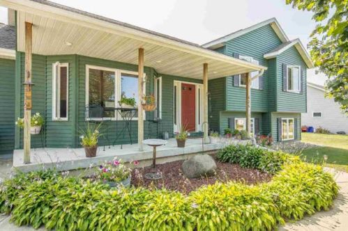 625 Birdie Ln, Poynette, WI 53955-8314