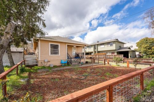 764 Oak St, Ukiah, CA 95482-3902