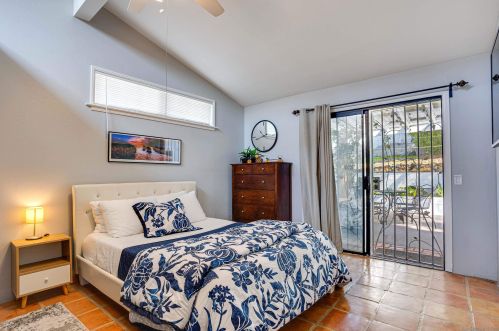 2242 Congress St, San Diego CA 92110-2822 exterior