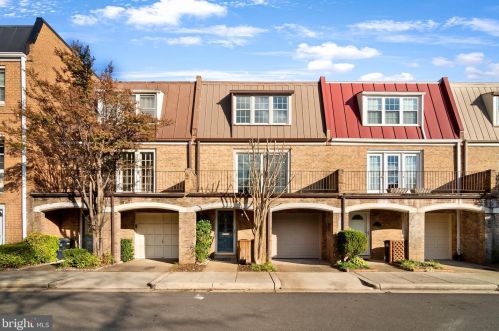 616 4th Pl, Washington, DC 20024-2720