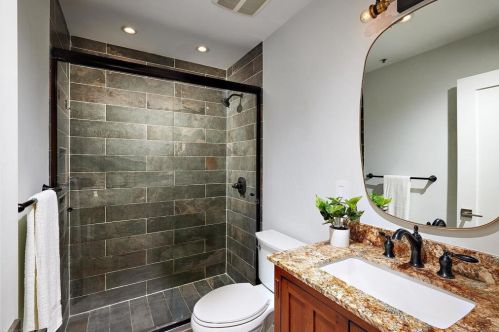 132 Mangano Cir, Encinitas CA  92024-2737 exterior