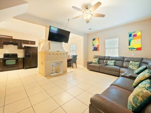 104 Cherry St, Kissimmee, FL 34744-4222