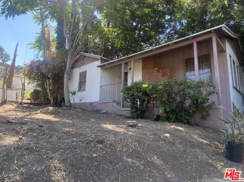 1506 Windsor Rd, Glendale, CA 91205-2724