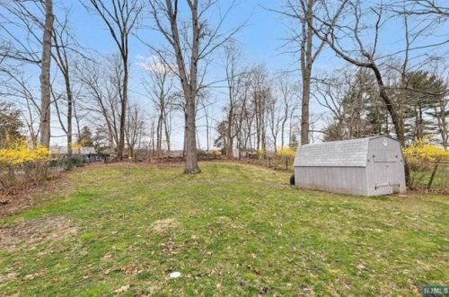 109 Hiawatha Blvd, Oakland NJ  07436-2905 exterior