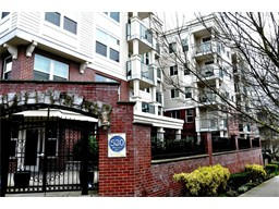 530 4th Ave, Seattle WA  98119-3907 exterior