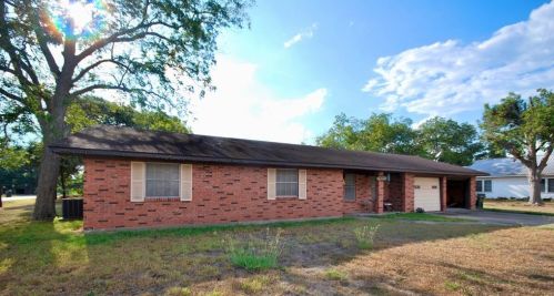 201 Arnim, Novohrad, TX 77975-5512