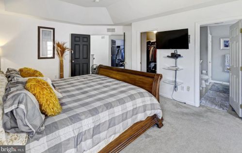 515 Florence Fields Ln, New Castle DE  19720-8752 exterior