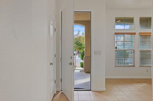 17769 Golden Spike Trl, Lathrop CA  95330-9373 exterior