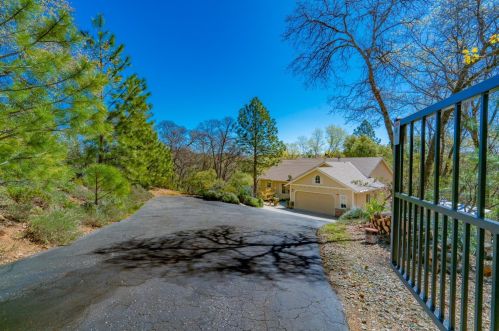 19004 Connie Dr, Grass Valley, CA 95949-7134
