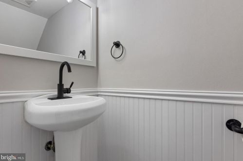 20 Hamilton St, Auburn NJ  08085-1523 exterior