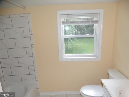 834 Hughes Dr, Trenton NJ  08690-1208 exterior