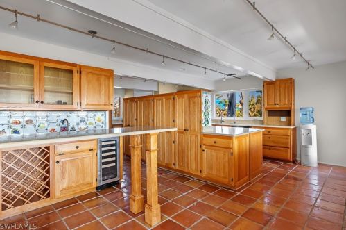 1320 Seaspray Ln, Sanibel FL  33957-2619 exterior