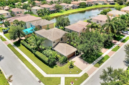 7624 Jewelwood Dr, Boynton Beach, FL 33437-7565