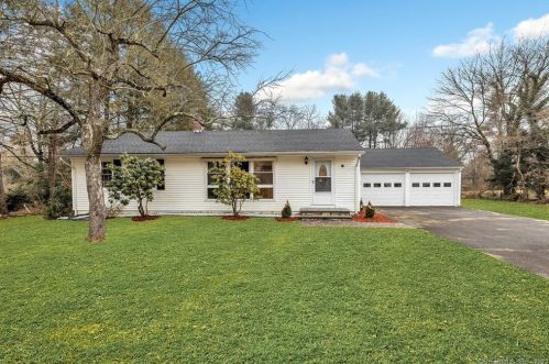 21 Lake Rd, Woodbury CT  06798-2326 exterior