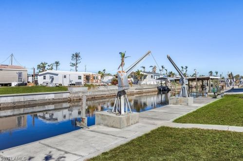 4794 Sandpiper Dr, Saint James City FL  33956-2833 exterior