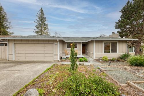655 Montclair Dr, Santa Rosa, CA 95409-2856