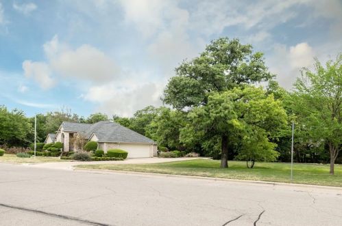 2001 Country Brook Dr, Weatherford, TX 76087-3816