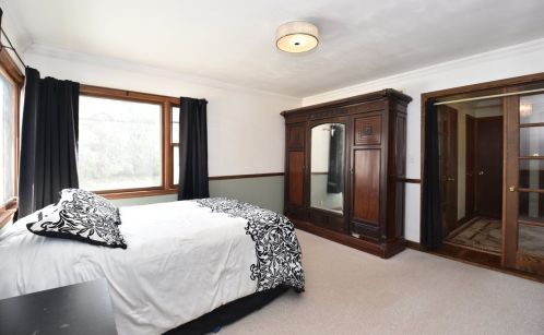 4902 Kinnickinnic Riv Pkwy, Milwaukee WI 53219-3277 exterior