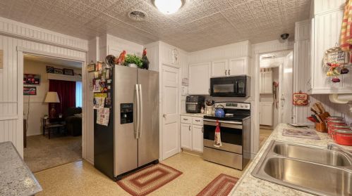 10272 Frd Rd, Cambridge OH  43725-9521 exterior