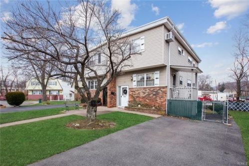101 Lonergan Dr, Airmont, NY 10901-6237