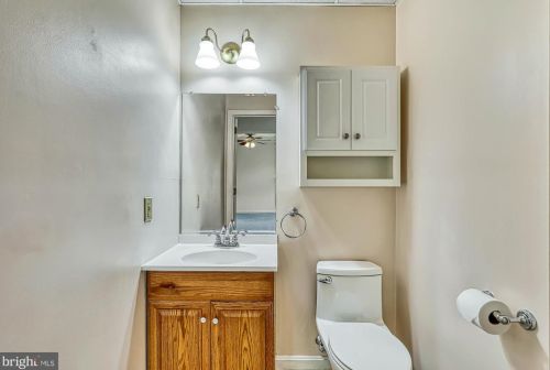 1015 Country Club Rd, Camp Hill PA  17011-1049 exterior