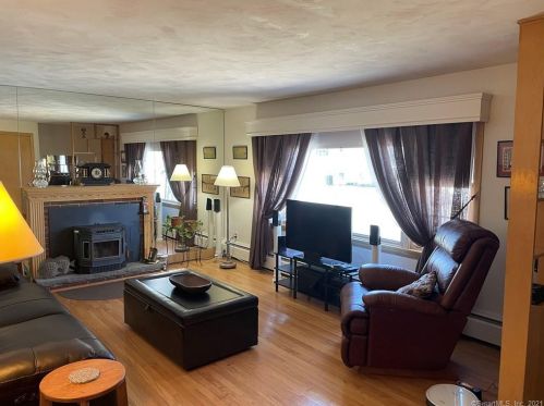 130 Piping Rock Dr, Waterbury, CT 06706-2425