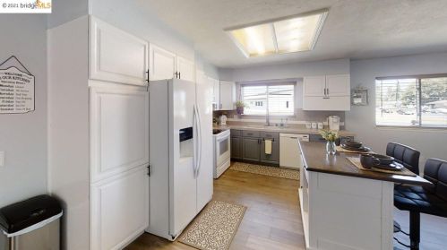 1654 Donner Way, Woodland CA  95695-5564 exterior