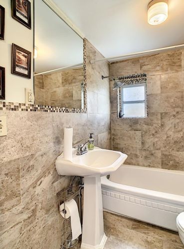 396 Collins St, Umatilla FL  32784-8387 exterior