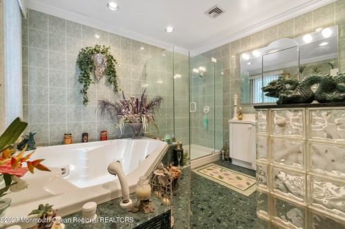 40 Wilson Ave, Morganville NJ  07751-9786 exterior