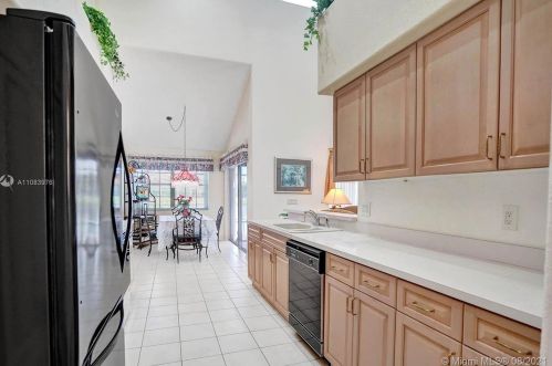 920 203rd Ave, Hollywood FL  33029-3439 exterior