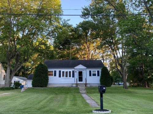 302 Mckinley St, Kouts, IN 46347-9668