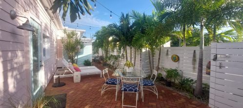 207 1st Ave, Delray Beach FL  33444-3714 exterior
