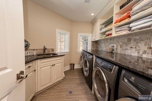 243 Glen Pl, Franklin Lakes NJ  07417-2707 exterior