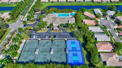 10549 Royal Caribbean Cir, Boynton Beach FL  33437-4285 exterior