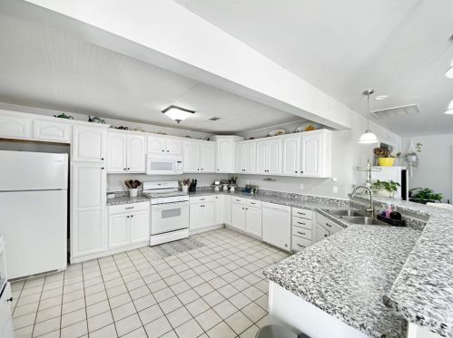 1000 Chestnut St, Honey Grove TX  75446-2036 exterior
