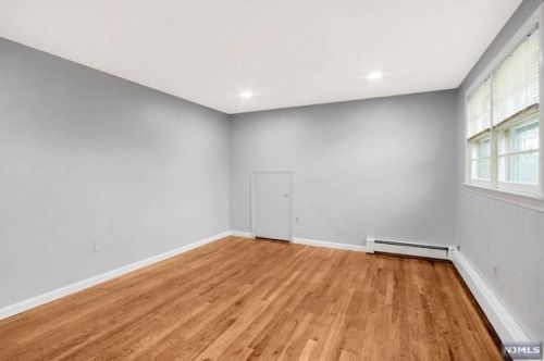 491 James St, N Milford NJ  07646-1023 exterior