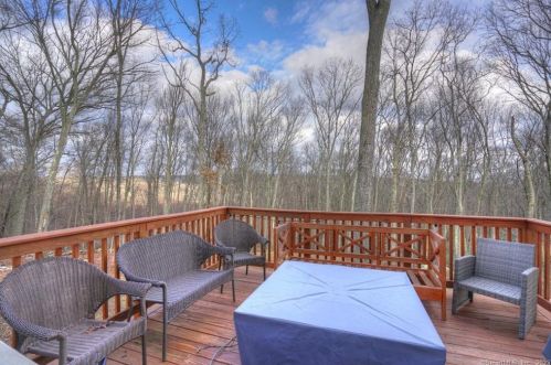 180 Briar Hill Rd, Groton CT  06340-2652 exterior