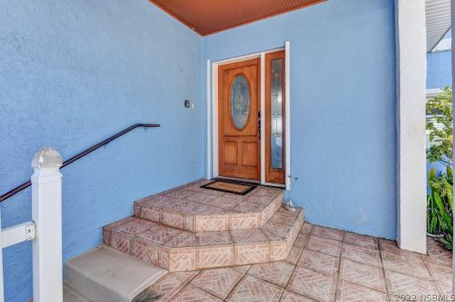 4241 Atlantic Ave, Daytona Beach FL 32127-7004 exterior