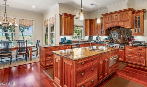 66 Bay Dr, Beaufort SC  29907-1755 exterior