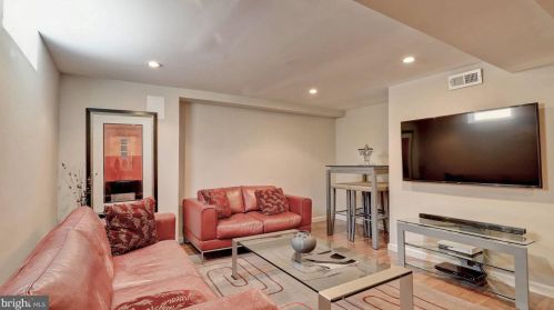 7127 Roosevelt Ave, Falls Church VA  22042-1623 exterior