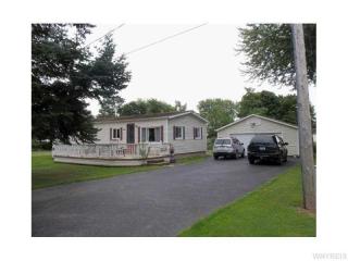 12600 Harbor Dr, Lyndonville, NY 14098-9639