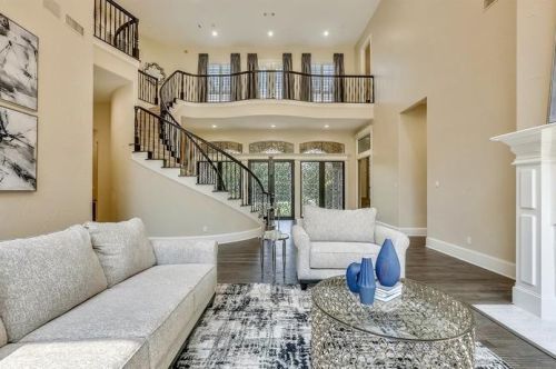 4700 Tour 18 Dr, Lewisville TX  75022-6450 exterior