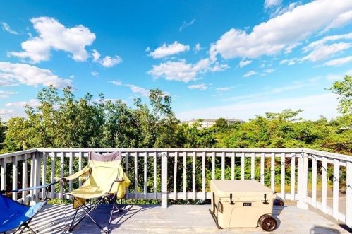 72 Bay State Rd, Quincy MA  02171-1511 exterior