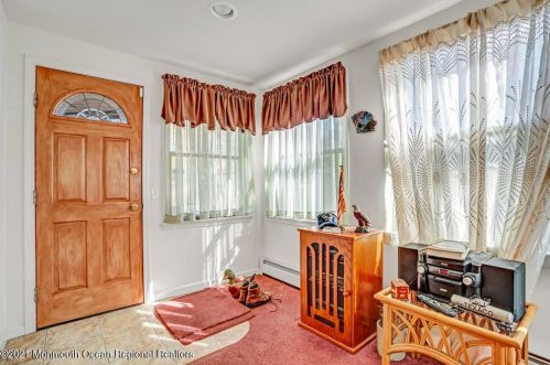 124 Woodland Dr, Bricktown NJ  08723-7433 exterior