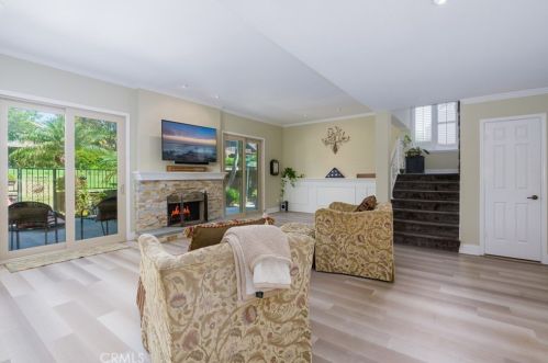 527 Riviera Ct, Fullerton, CA 92835-2729