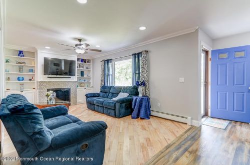 239 Spruce Dr, Bricktown, NJ 08723-7150