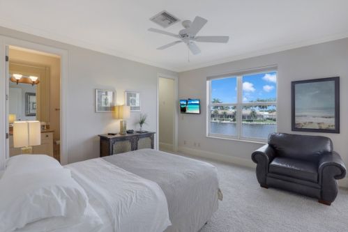 196 Starfish Ct, Marco Island FL  34145-4730 exterior